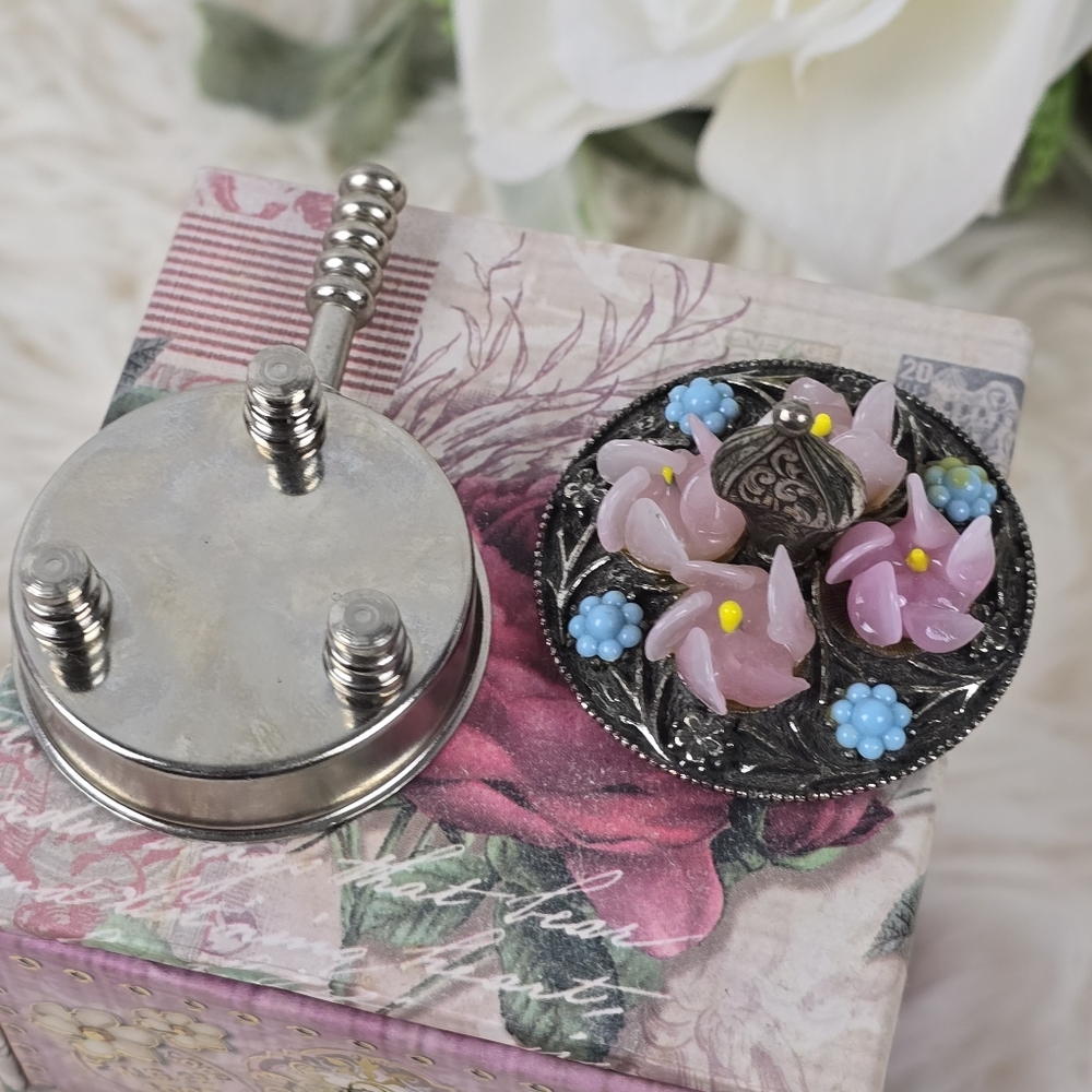 Vintage Mini Trinket Box in the Shape of a Pan - Picture 12 of 15